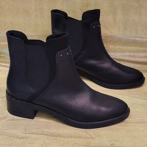 Luca Ferri Size 7 Elegant Black Ankle Booties